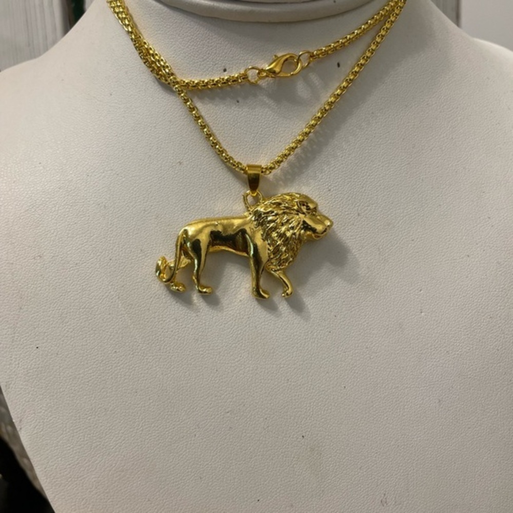 SHIVE STATEMENT NECKLACE